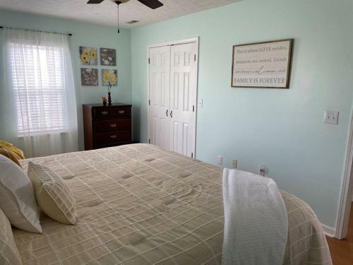 Relax In Bear's Den Getaway Private Home!
