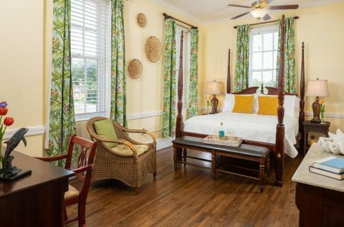 Bed & Breakfast Magnolia Manor And Chapel