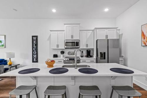 New Elegant Modern Condo Chattanooga 9