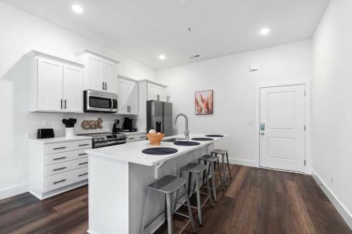 New Elegant Modern Condo Chattanooga 9