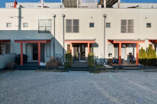 Southside Artist Townhouse