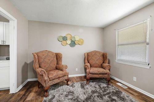 Astonishing 4 Bedroom Home With Greenery Wall