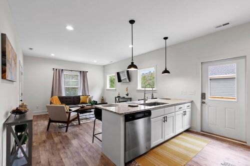 Beautiful Cottage - 2 Miles From I-75