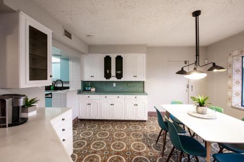 Apartamento Knoxville's Historic Tile House, Private Pool!