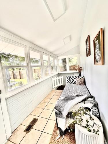 Apartamento Hip & Spacious 3br W/ Firepit & Large Yard