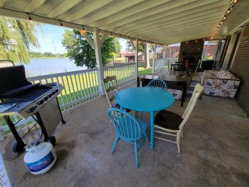 Lake Front, Remodeled, 8 Large Bed, 5br 3 Bath