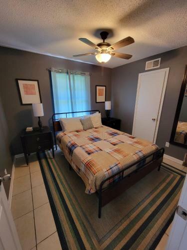 Lake Front, Remodeled, 8 Large Bed, 5br 3 Bath