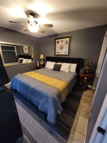 Lake Front, Remodeled, 8 Large Bed, 5br 3 Bath