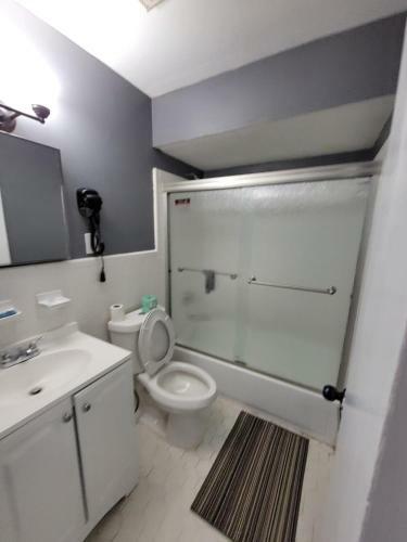 Lake Front, Remodeled, 8 Large Bed, 5br 3 Bath