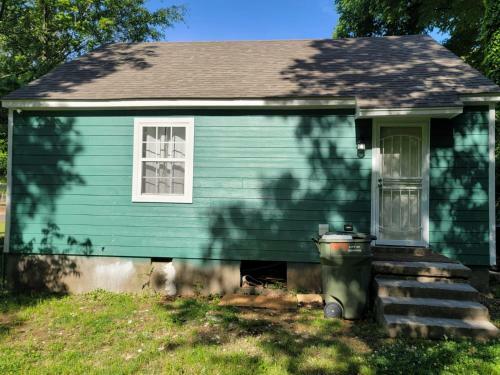 Cottage Near Overton Park W/ 5 Large Beds And Sofa