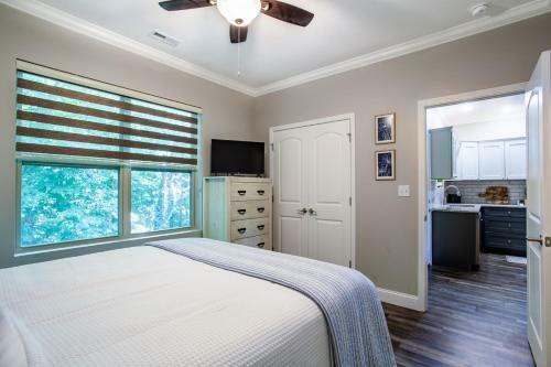 Charming Cades Cove Condo - Community Amenities