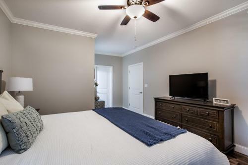 Charming Cades Cove Condo - Community Amenities