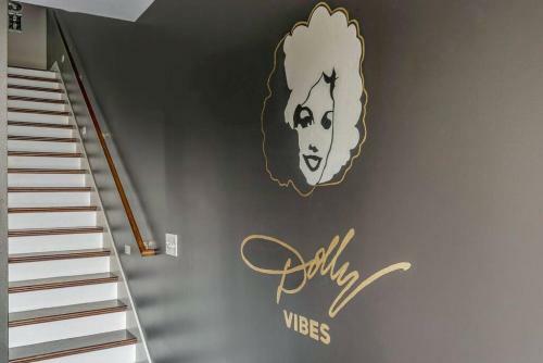Big New And Modern With Skyline View Mural And Ping Pong