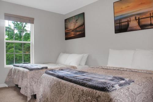 Cheerful 3-bedroom House With Private Parking Home