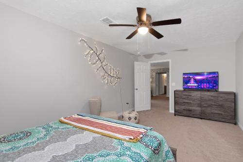 Cheerful 3-bedroom House With Private Parking Home