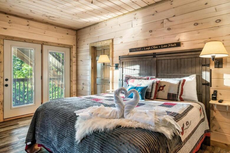 Summer Special, Mountain View, Cabin, Hottub, Game Rm, Sleeps 20