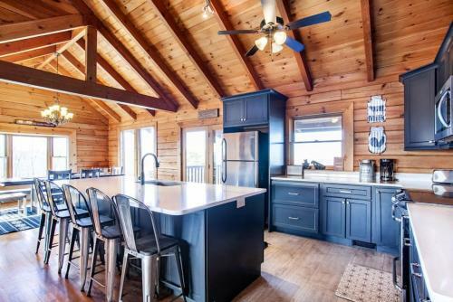 Panoramic Views At Mountaintop With Hot Tub