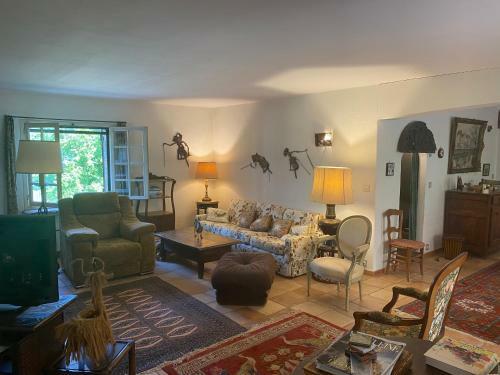 Villa Mas Proven�al En Pierre Avec Piscine Priv�e