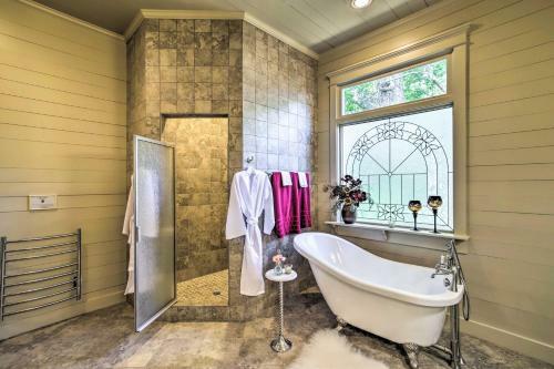 Well-appointed And Spacious Chappell Hill House