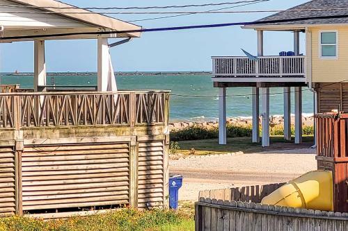 Sunny Beach-view Bungalow Fish, Swim, Relax!