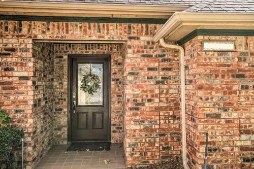 Pet-friendly Garland Home Golf Course View!