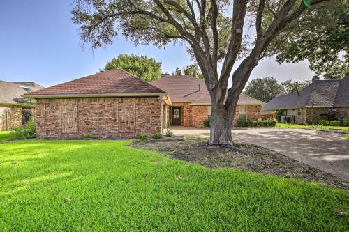 Pet-friendly Garland Home Golf Course View!