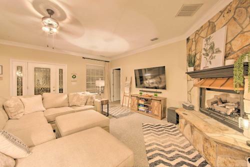 Lovely Hawkins Home With Patio And Hangar Garage!