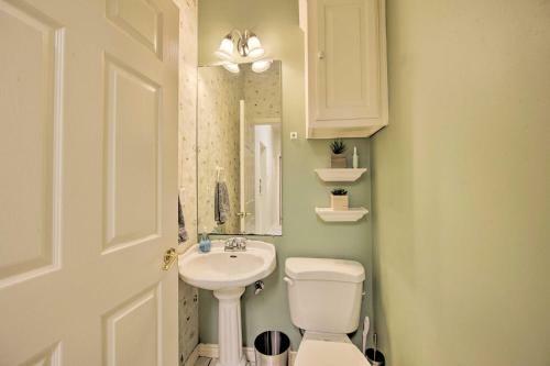 Lovely Hawkins Home With Patio And Hangar Garage!