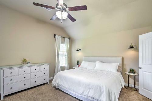 Suburban San Antonio Home With Covered Patio!
