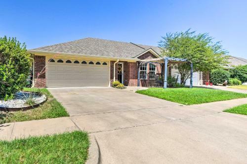 Granbury Home Screened Porch Less Than 2 Mi To Beach