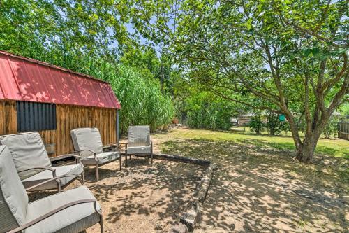 Cozy Granbury Retreat With Yard - Walk To Lake!