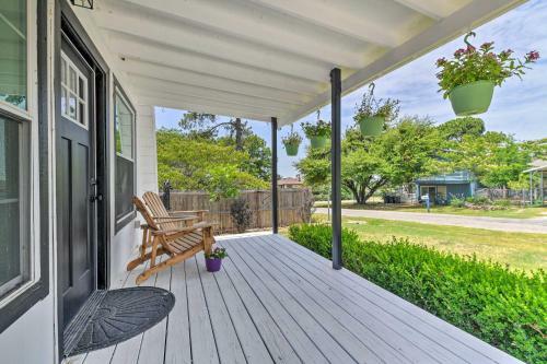 Cozy Granbury Retreat With Yard - Walk To Lake!