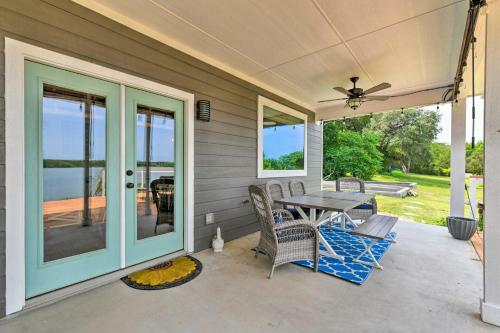 Chic Lakeside Retreat With Dock On Brazos River