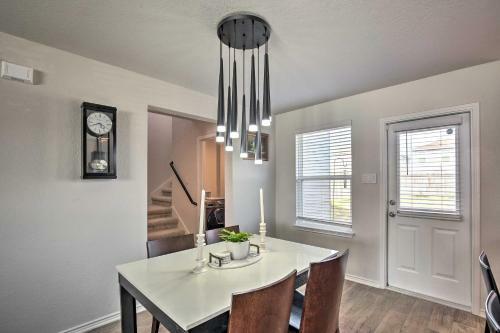 Chic San Antonio Home With Yard About 25 Mi To Dtwn