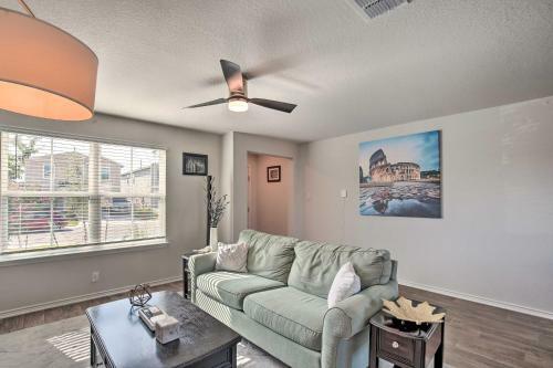 Chic San Antonio Home With Yard About 25 Mi To Dtwn