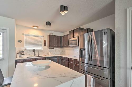 Chic San Antonio Home With Yard About 25 Mi To Dtwn