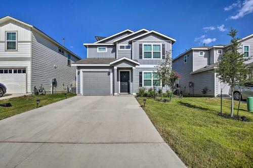 Chic San Antonio Home With Yard About 25 Mi To Dtwn