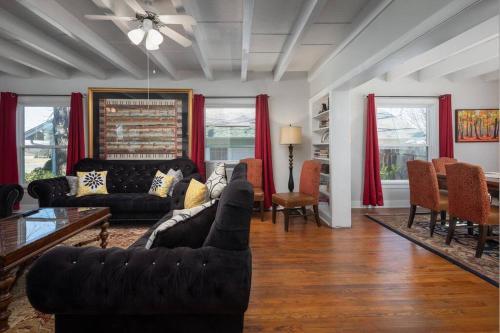 Grand Performance Hm For Your Group Near Downtown