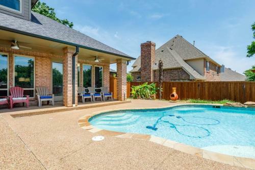 Executive Family Home With Pool In Keller