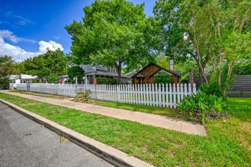 New Charming Cottage With Hot Tub And Fireplace