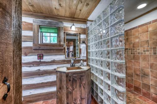 New Charming Cottage With Hot Tub And Fireplace