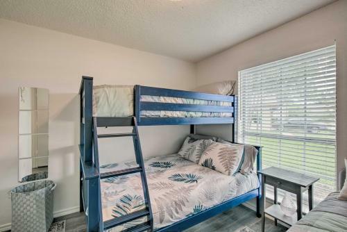 Cozy Irving Home With Fully Fenced Backyard!