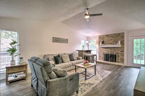 Cozy Irving Home With Fully Fenced Backyard!