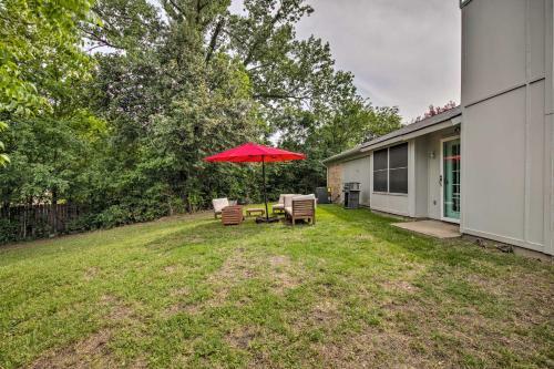 Cozy Irving Home With Fully Fenced Backyard!