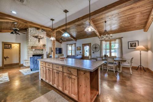 Charming Country Home With Hot Tub & Fire Pit!