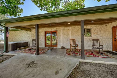 Charming Country Home With Hot Tub & Fire Pit!