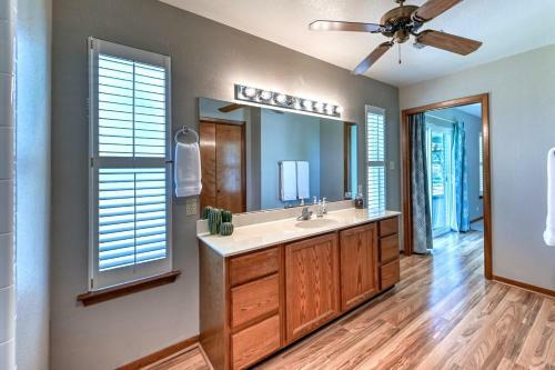 Cozy Haus With Bbq And Fire Pit! Close To Main St!