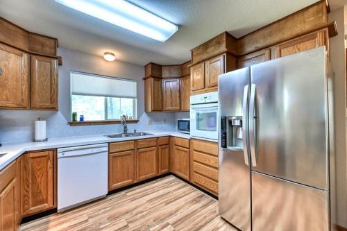 Cozy Haus With Bbq And Fire Pit! Close To Main St!