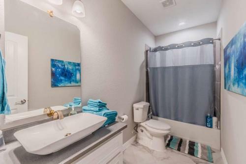 Modern 4 Br Near Downtown, Zoo
