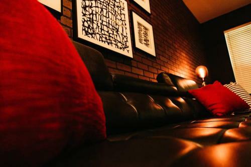 Apartamento Speakeasy And Come In. Designer Space W/ King Bed